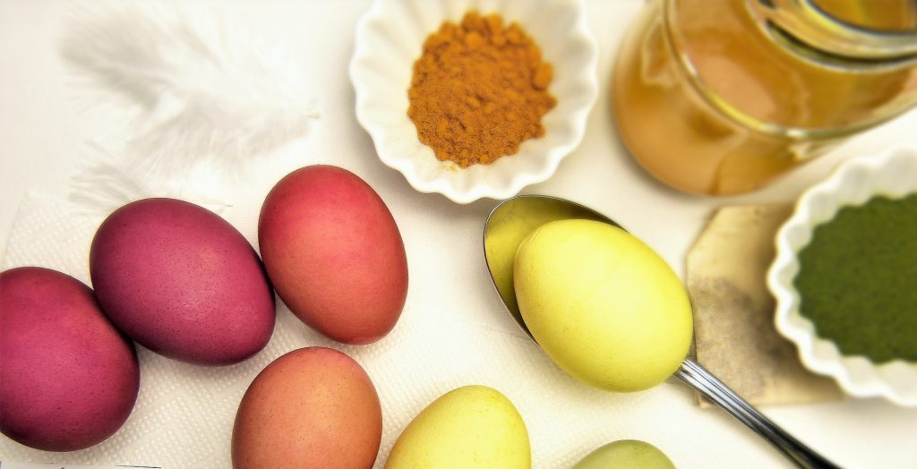 Naturalne barwniki do jajek