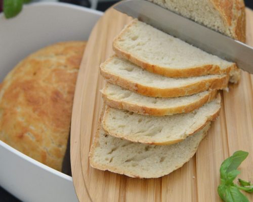 prosty chleb pszenny z garnka
