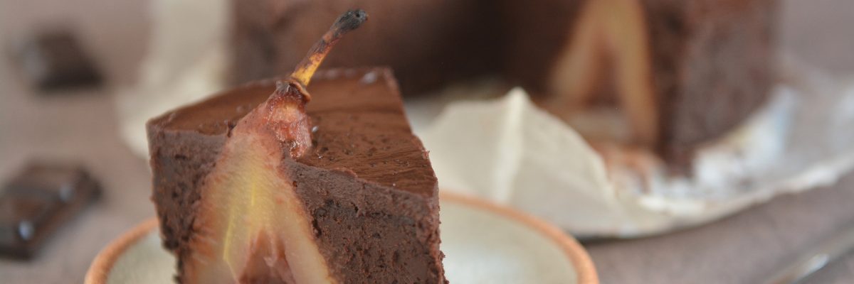 Intensywnie czekoladowe ciasto z gruszkami