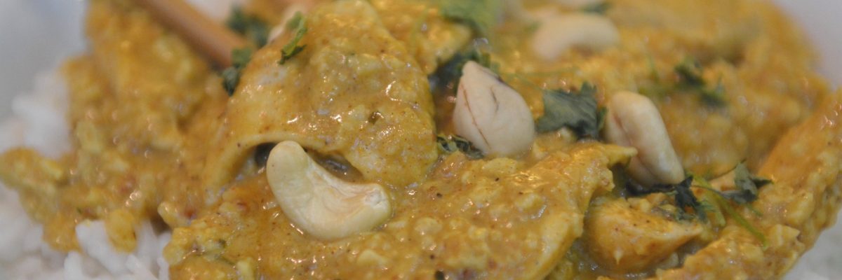 Curry z kurczakiem w sosie z nerkowców