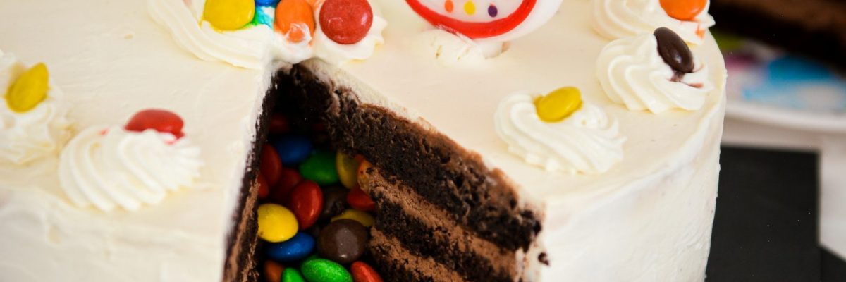 Tort m&ms czekoladowy niespodzianka